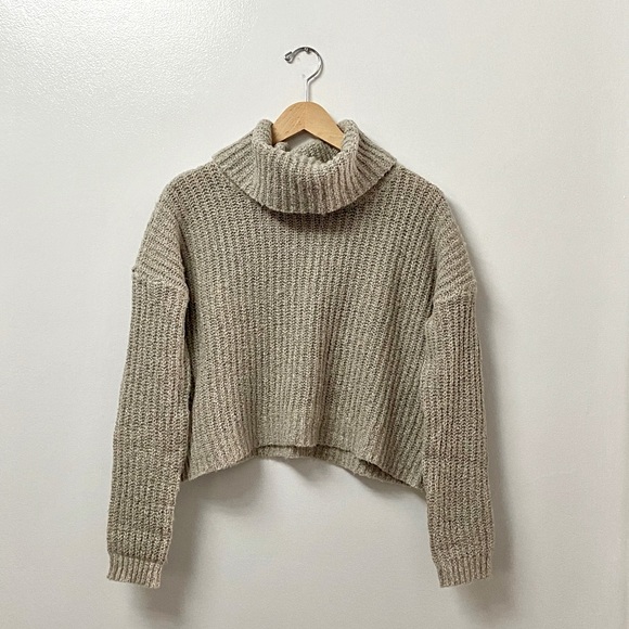 Forever 21 Crop Turtleneck Sweater - Picture 2 of 3